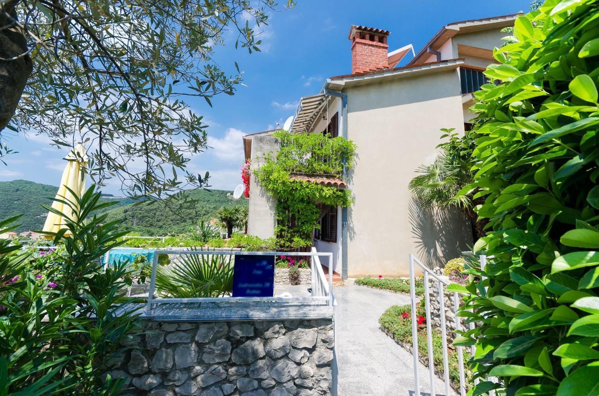 Apartments Mandica Rabac Luaran gambar